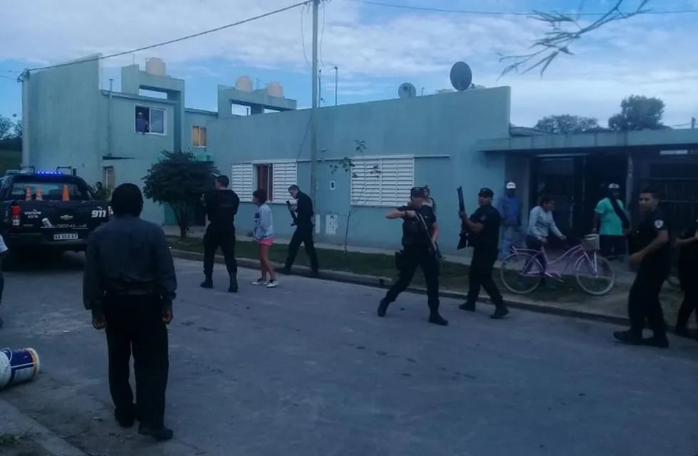 Denuncian represión policial en barrio Toba