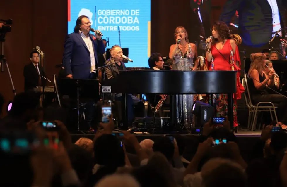 El Negro Videla hizo cantar y bailar a todos, junto a Patricia Sosa, Silvia Lallana y Alejandro Lerner.
