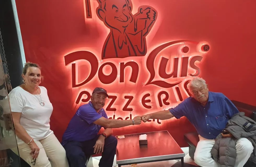 Antonio Seguí visitó la Pizzería Don Luis en su último viaje a Córdoba, días antes de morir (Foto, gentileza Pedro Iudicello)