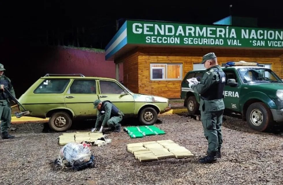 San Vicente: secuestran marihuana de un vehículo que embistió un puesto de control de Gendarmería.