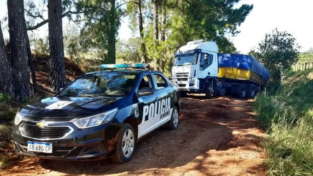 Detuvieron a dos camiones que transportaban soja de contrabando