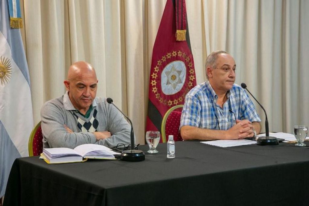 Miguel Astudillo y Francisco García Campos  en la teleconferencia (Gobierno de Salta)