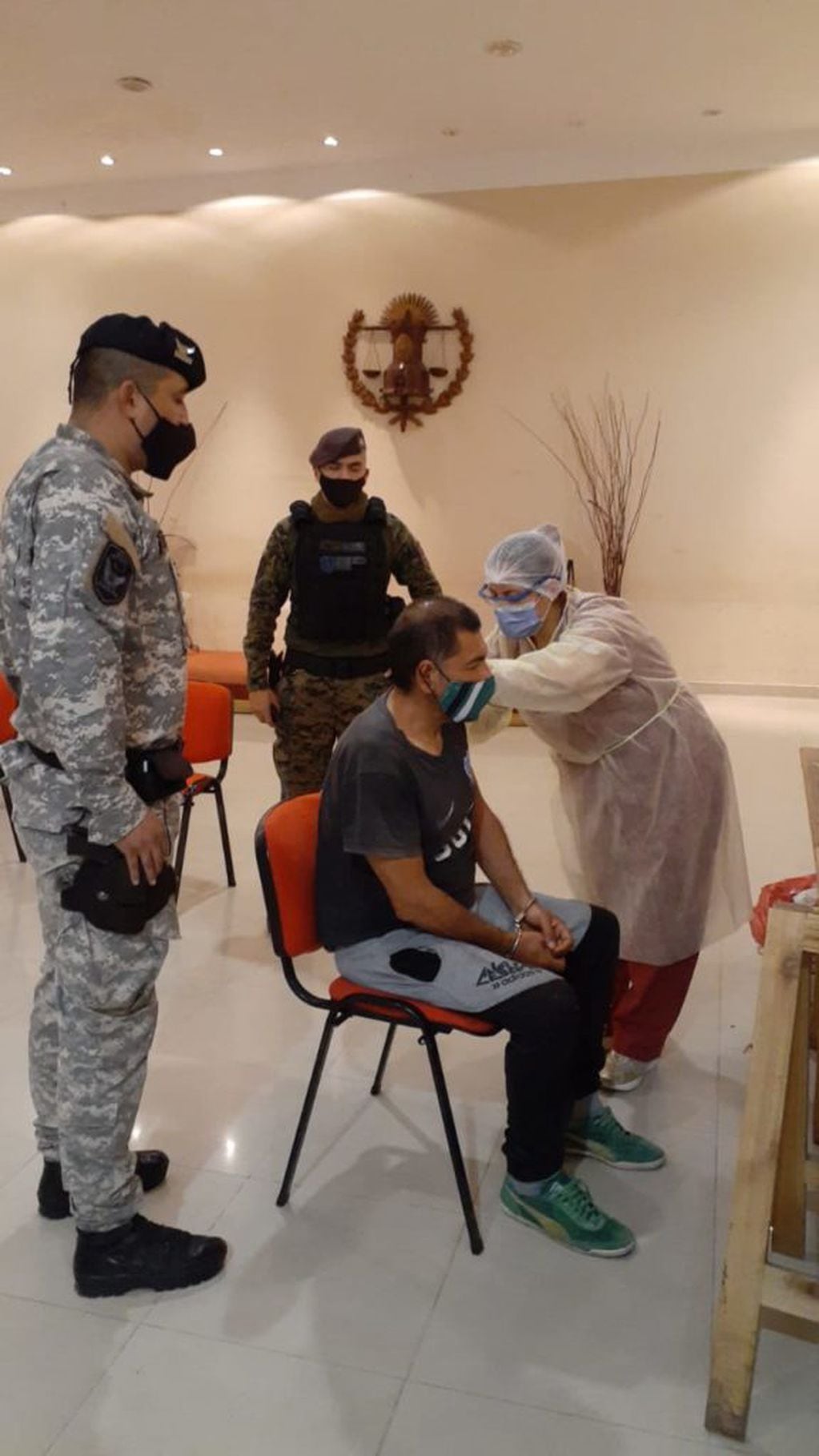 En Salta empezaron a vacunar a los presos contra el coronavirus.