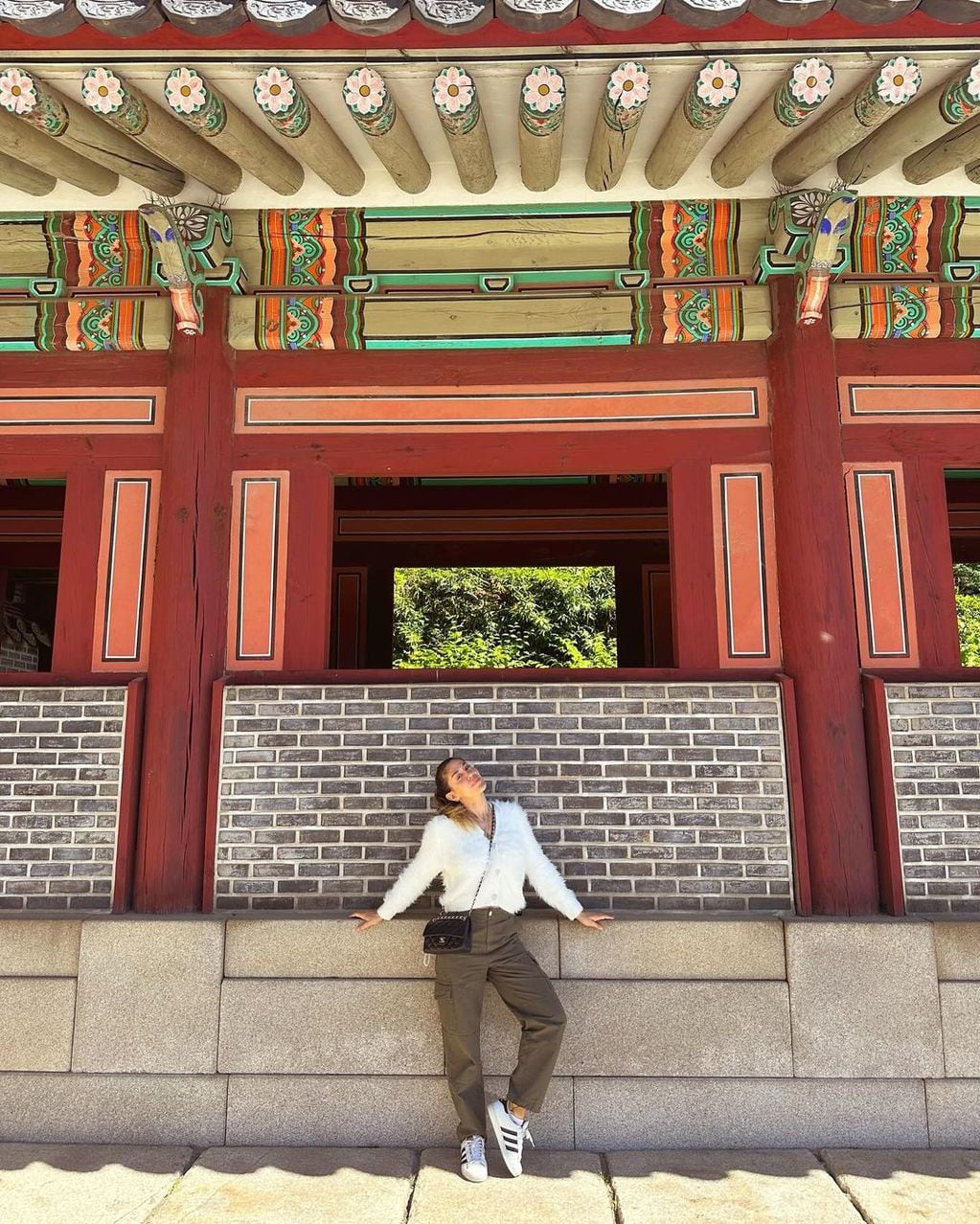 Desde Corea, Jimena Barón encandiló Instagram con la prenda trendy del momento