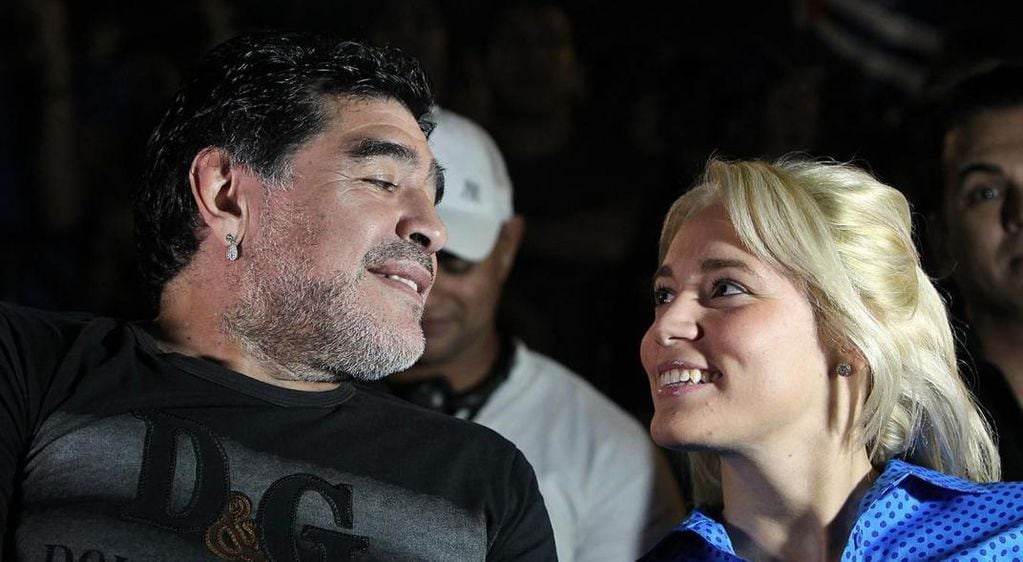 Oliva y Maradona, en tiempos en los que compartían una relación de pareja (Archivo La Voz).