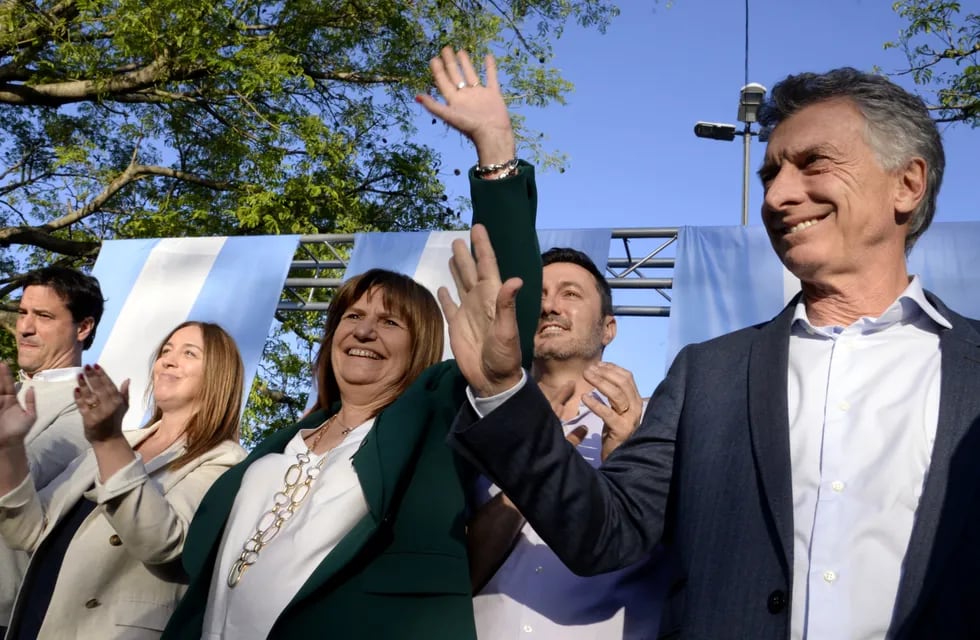 Patricia Bullrich acompañada de Macri y Vidal en el cierre de campaña.