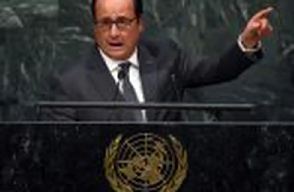 (FILES) This file photo taken on September 28, 2015 shows French President Francois Hollande addressing the 70th Session of the UN General Assembly at the United Nations in New York.    nFrench President Francois Hollande announced on December 1, 2016 he 