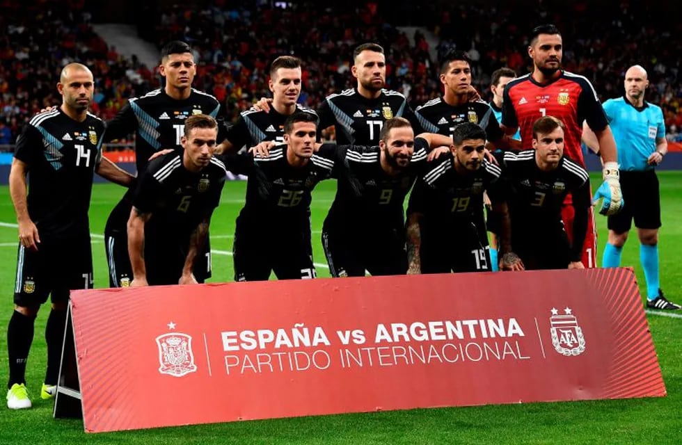 La Selección Argentina utilizó el kit suplente para el amistoso ante España. / AFP PHOTO / GABRIEL BOUYS