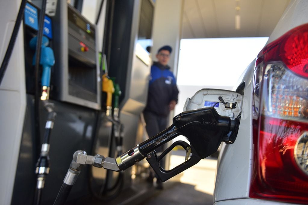 A partir de julio, el combustible sufrirá un aumento del 1%. (Jose Gabriel Hernández / La Voz)
