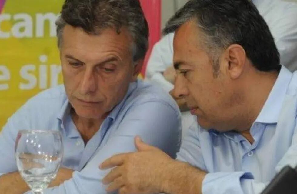 El presidente de la nación, Mauricio Macri junto al gobernador de Mendoza, Alfredo Cornejo.