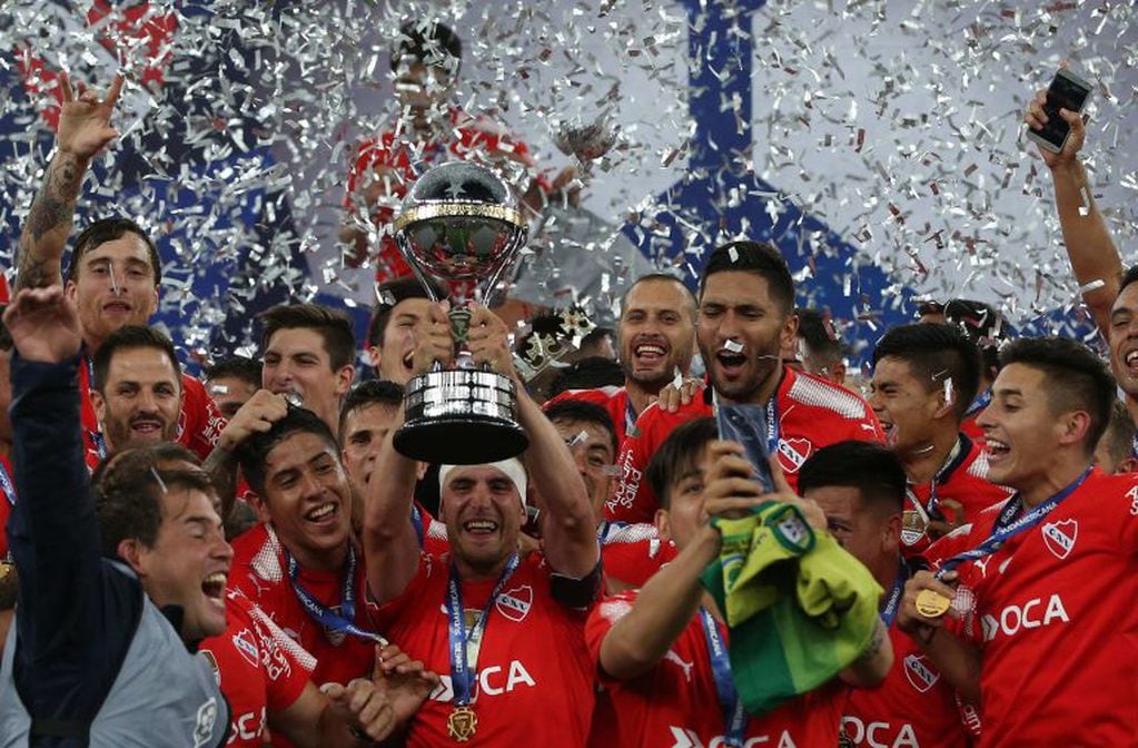 El último gran título de Independiente, la Copa Sudamericana 2017 (EFE/Marcelo Sayao).