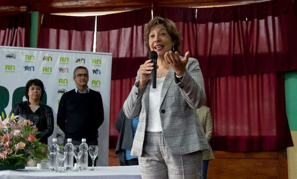 La mandataria provincial estuvo acompañada por el intendente de Bariloche, Gustavo Gennuso (web).