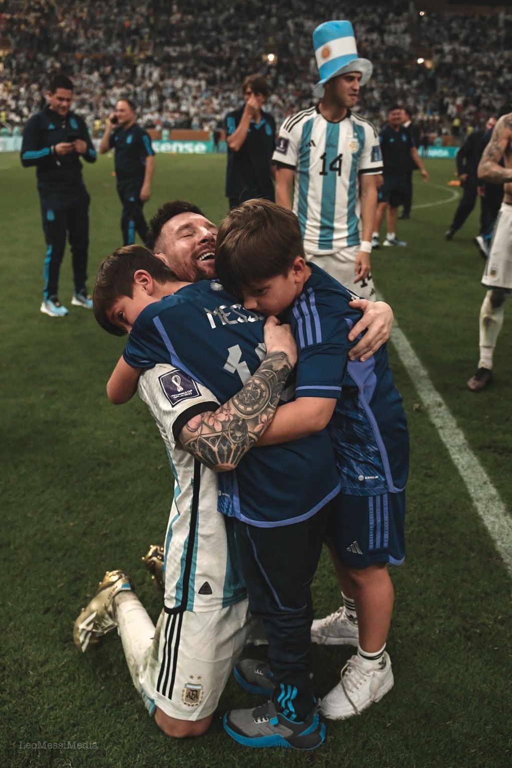 Lionel Messi se fundió en un sentido abrazo con su hijo Thiago.