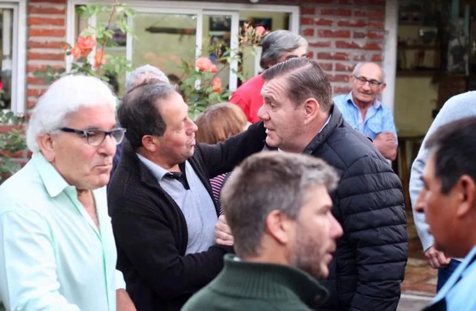 El intendente electo, Guillermo Montenegro, mantuvo una reunión con vecinos del barrio Belgrano (web).