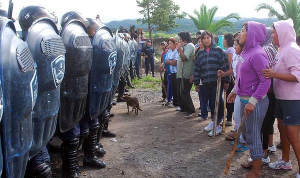 Represión durante la toma de tierras (2011)