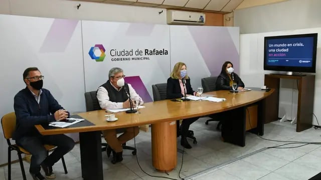 Presentación de Amalia Galantti junto con parte del gabinete