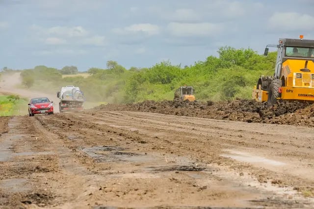 Vialidad Provincial recupera caminos rurales del departamento Colón