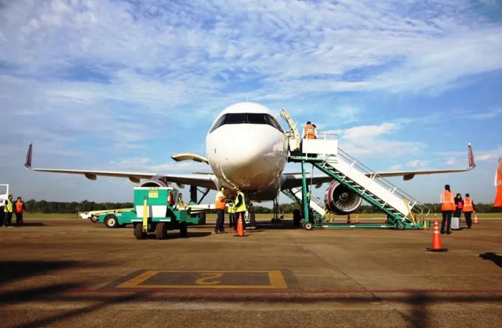 Llegó el primer vuelo de Jet Smart a Iguazú