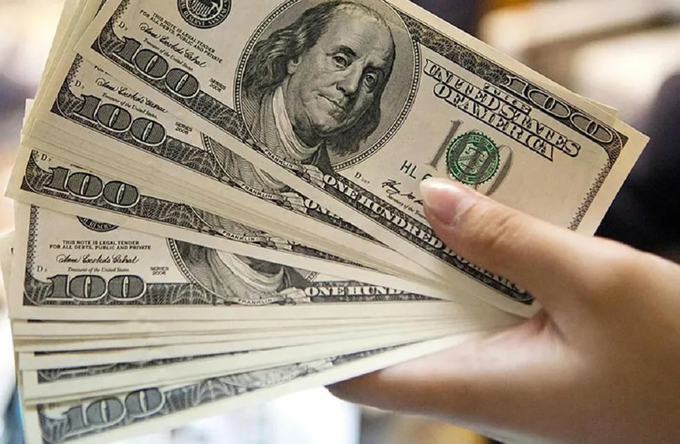 El dólar blue sigue superando los $370 este jueves