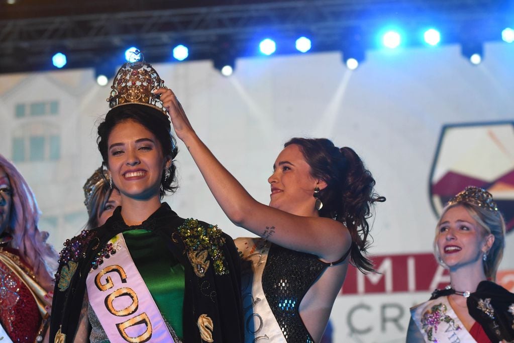 Fiesta departamental de la Vendimia de Godoy Cruz en el parque San Vicente de Godoy Cruz
Coronacion de la nueva Reina de la Vendimia de Godoy Cruz Sofia Leyes