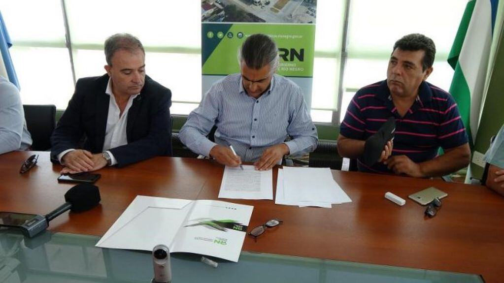 Firma del acuerdo para la remodelación del Paseo del Bicentenario (Río Negro)