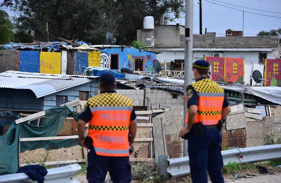 Pusieron presencia policial en la zona donde vecinos piden “peaje” para circular.