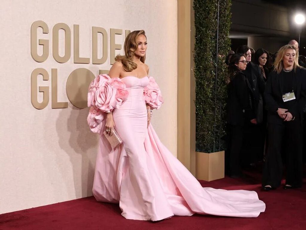 Jennifer López en la alfombra roja de los Globos de Oro