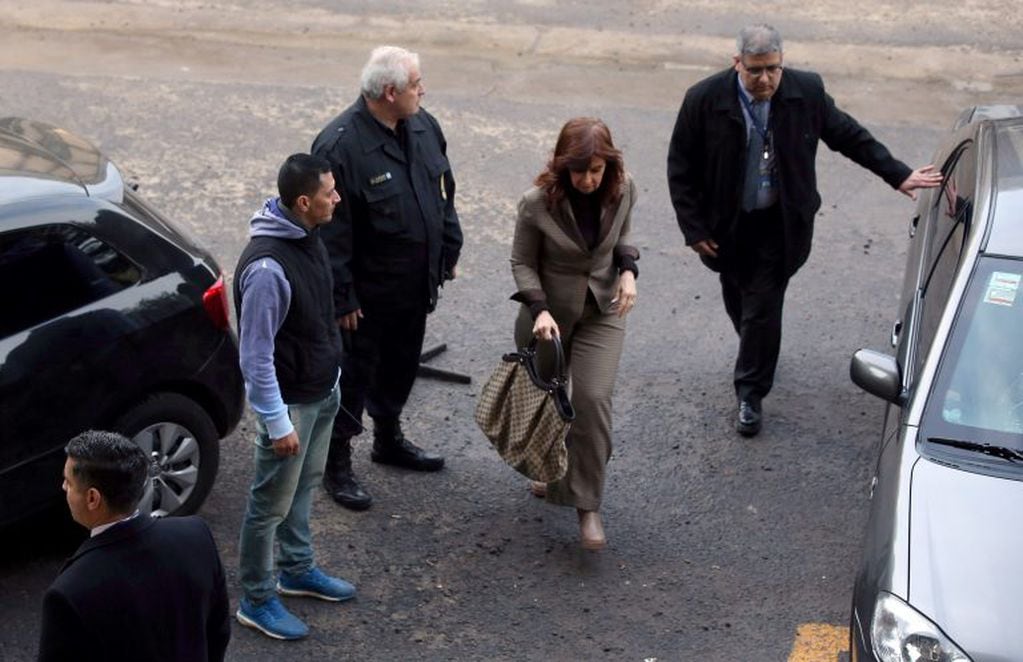 Cristina Fernández de Kirchner se presentó a declarar a Comodoro Py.