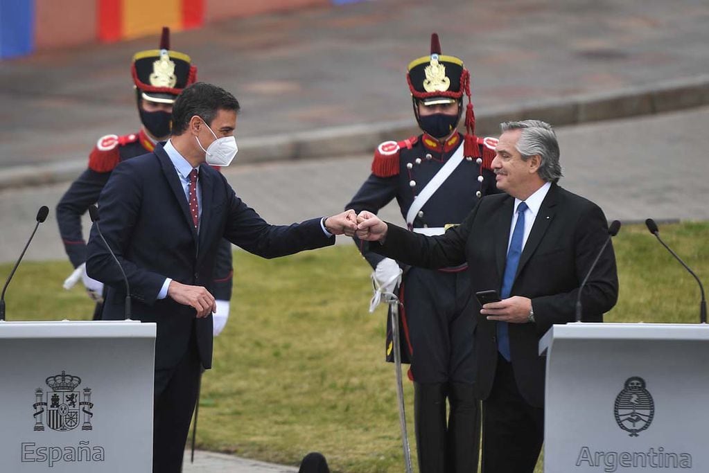 El presidente Alberto Fernández destacó la presencia de su par español Pedro Sánchez, en una conferencia de prensa que brindaron en Casa Rosada. (Télam)