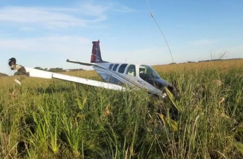 Cayó una avioneta en los Esteros del Iberá, pero los tripulantes se salvaron.