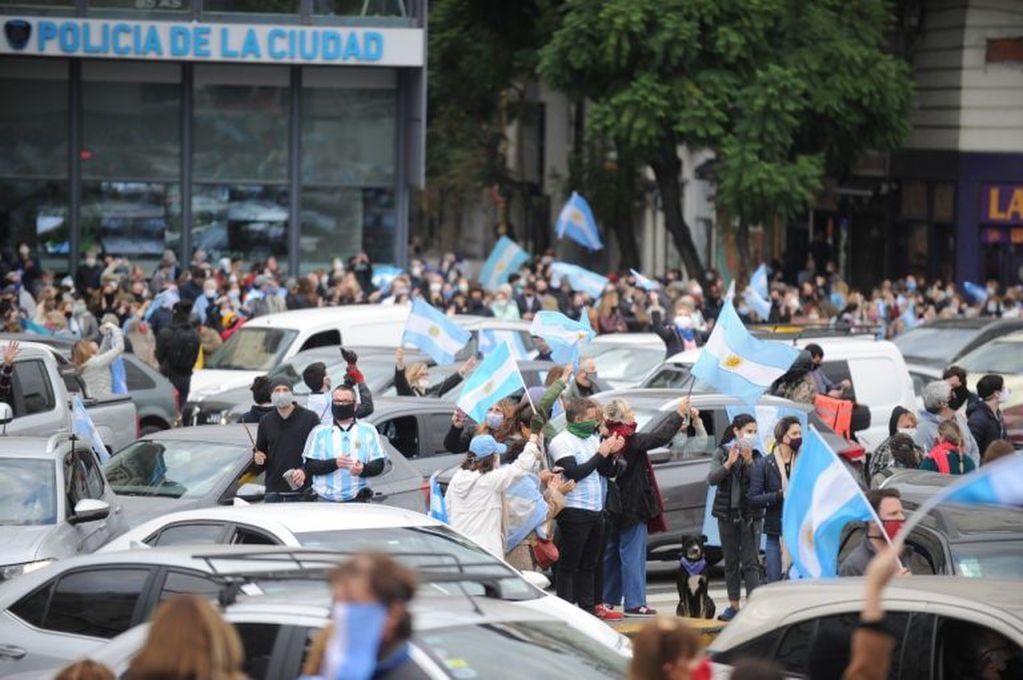 Protestas en el Obelisco en contra de la expropiación de vIcentín (Foto: Clarín)