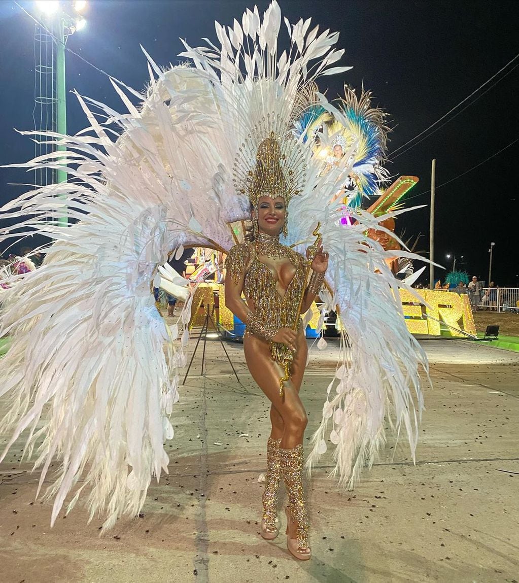 Lourdes Sánchez deslumbró en la primer noche del carnaval de Corrientes.