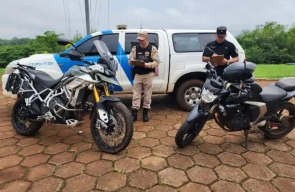 Puerto Iguazú: recuperan dos motocicletas que intentaban ser trasladadas ilegalmente hacia Paraguay.