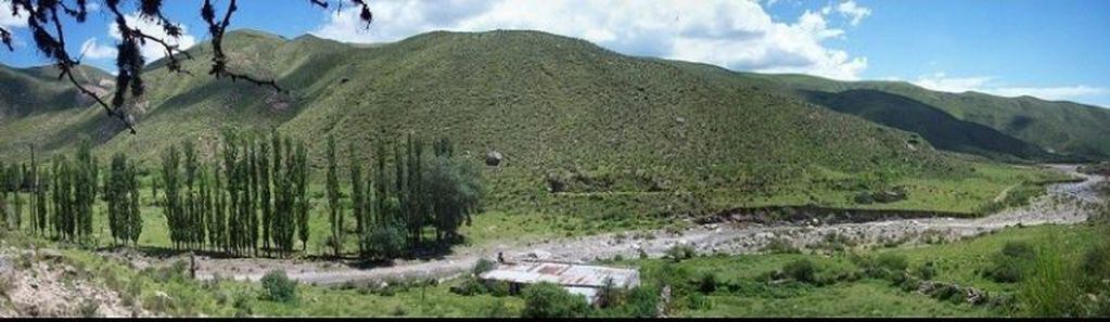 Punta del Agua, distrito de San Rafael emplazado en medio de los cerros, el campo y el agua mineral fluyendo por las acequias.