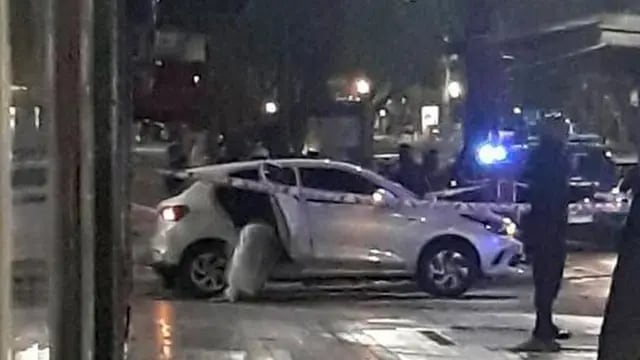 Fiat Argo. El vehículo en que se conducían los jóvenes en la noche del 6 de agosto recibió varios impactos de bala. Uno de ellos acabó con la vida de Valentino Blas Correas. 