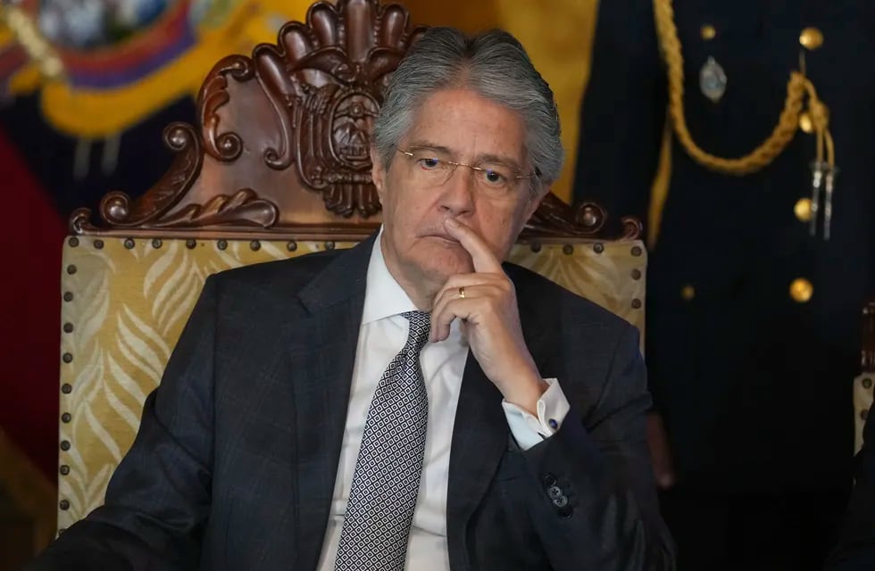 El presidente ecuatoriano Guillermo Lasso en medio de la crisis (AP Foto/Dolores Ochoa)