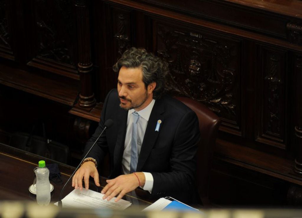 Santiago Cafiero jefe de gabinete brindando su primer informe en el Senado de la nación.