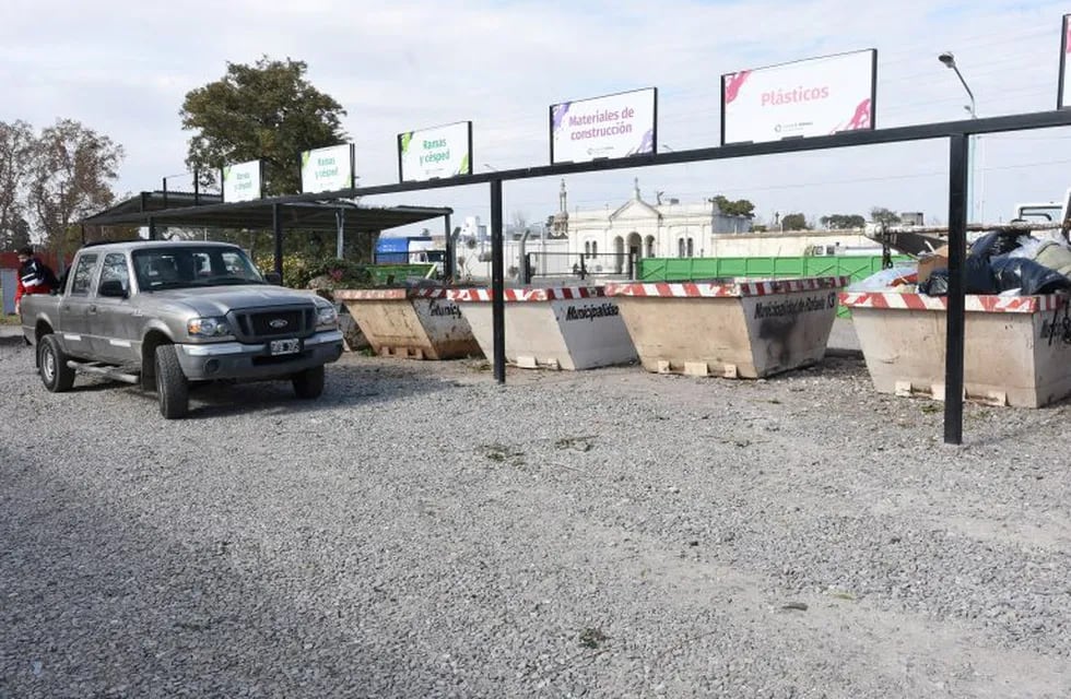 Eco Punto (ex estación clasificadora de residuos, frente al Cementerio Municipal)