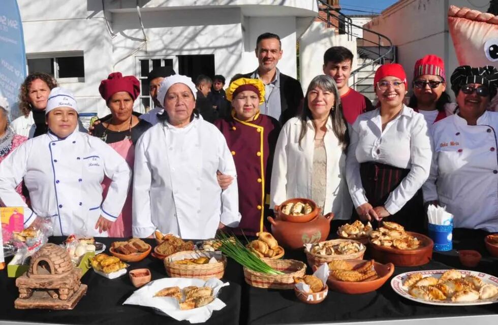 Autoridades municipales y emprendedoras gastronómicas presentaron el "Festival de la empanada jujeña", a realizarse este sábado en San Salvador de Jujuy.