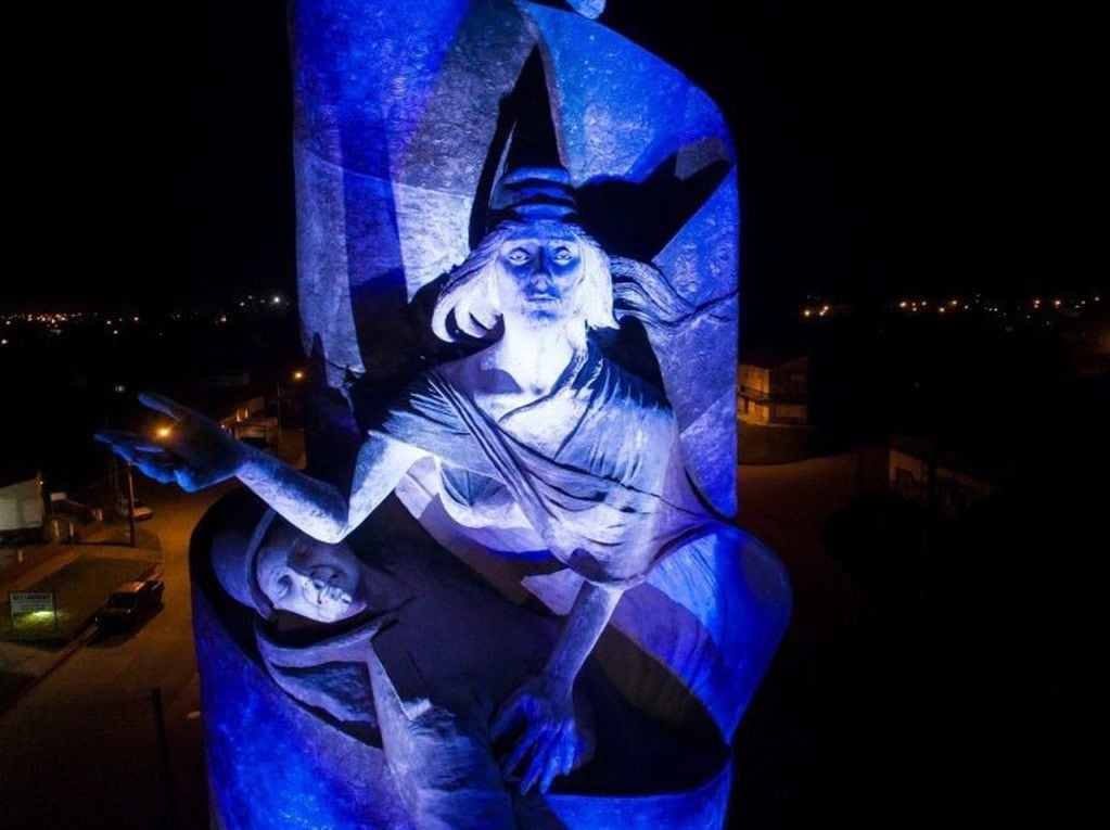 Monumento a los héroes de Malvinas y su nueva iluminación