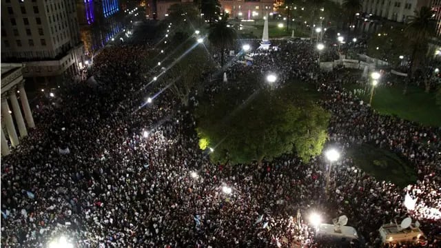 Plaza de Mayo. Allí confluyó la protesta ciudadana en Buenos Aires (DYN).