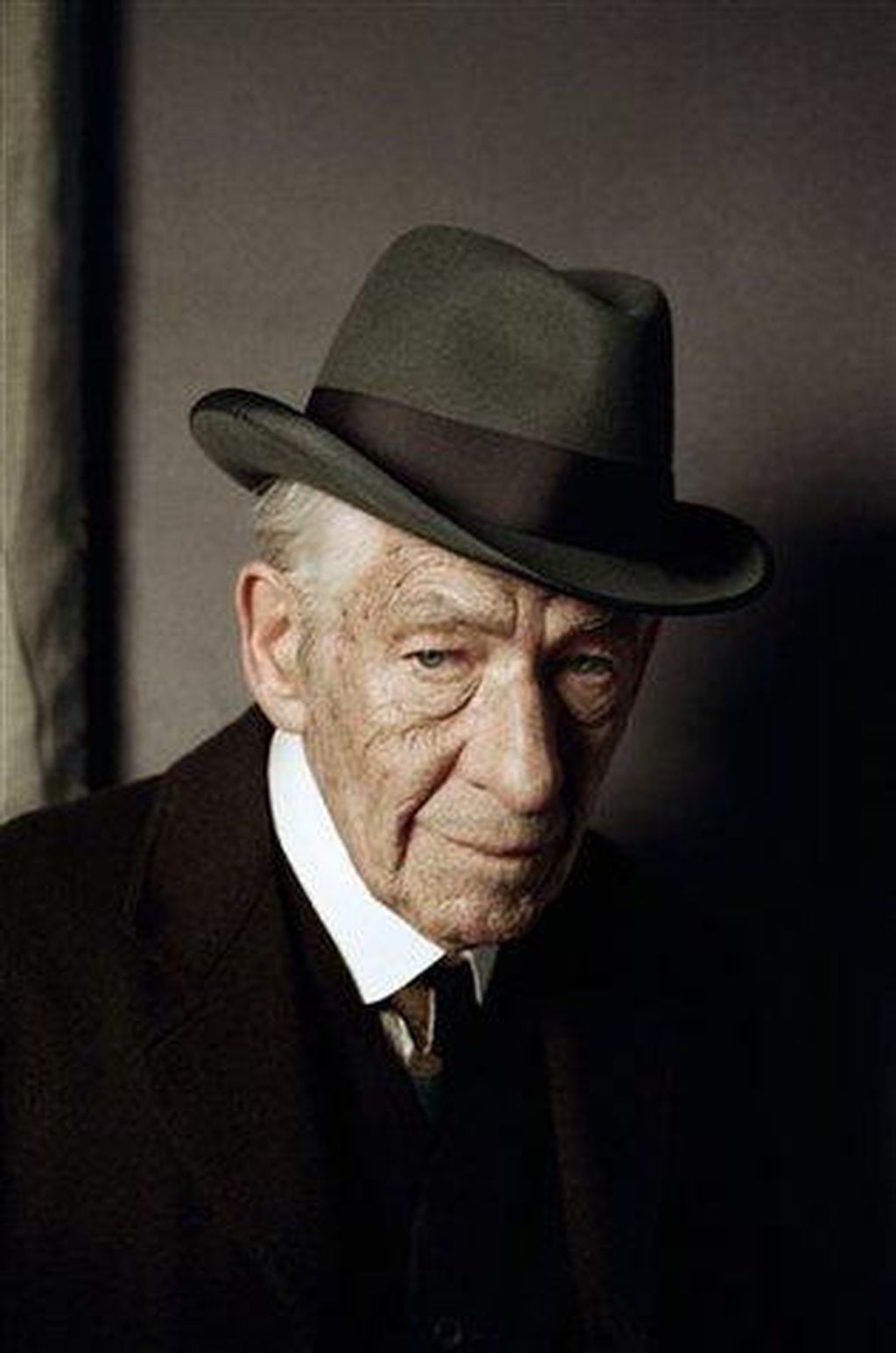 Ian McKellen devela su primera  foto como Sherlock Holmes a los 93 
