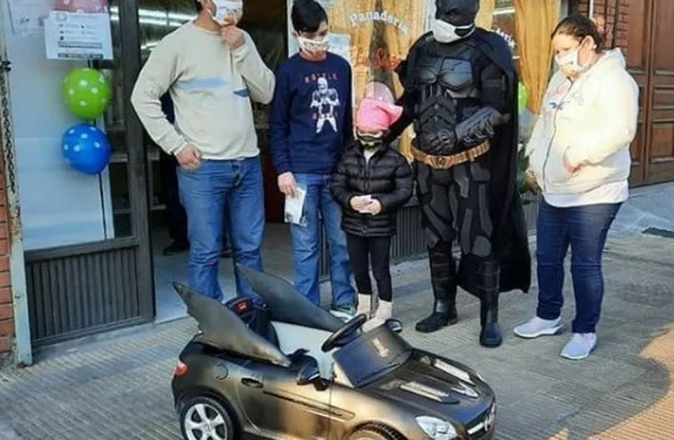 El Batman solidario de La Plata entregó el mini bati móvil y reunió 43 mil pesos para el Hospital de Niños Sor María Ludovica (Instagram)