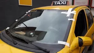 Taxi atacado a pedradas en Córdoba