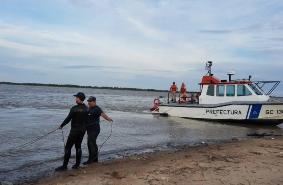 Prefectura Naval confirmó el hallazgo del cuerpo de Agustín Kglorgieff, quien desapareció en las aguas del río Paraná a la altura del remanso Constancio Vigil en Villa Gobernador Gálvez. (@somosrosariook)