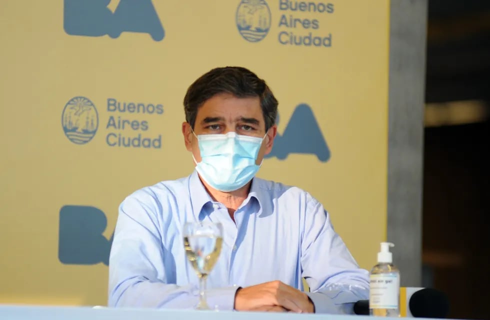 Fernán Quirós, ministro de Salud porteño, durante una conferencia de prensa.