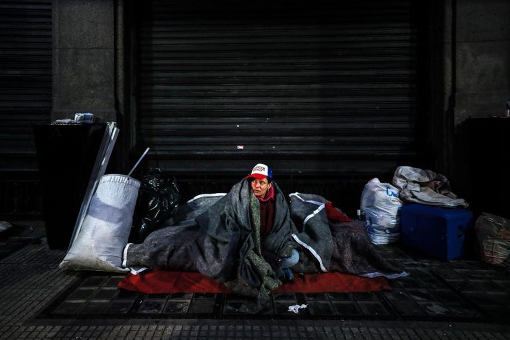 Personas que habitan en las calles (EFE/ Juan Ignacio Roncoroni)