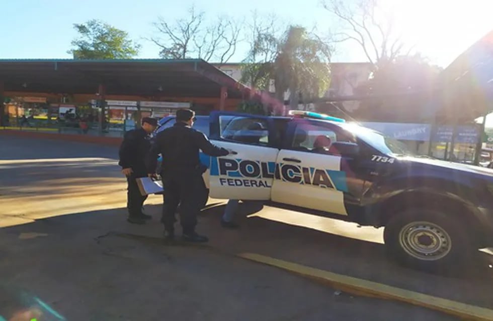 Detienen a dos personas con pedido de captura en la Terminal de Puerto Iguazú
