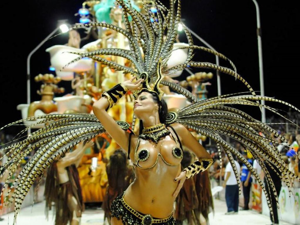 Evangelina Carrozzo en el Carnaval de Gualeguaychú (Fotos de archivo) web