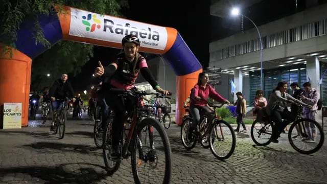 Nueva bicicleteada nocturna en Rafaela